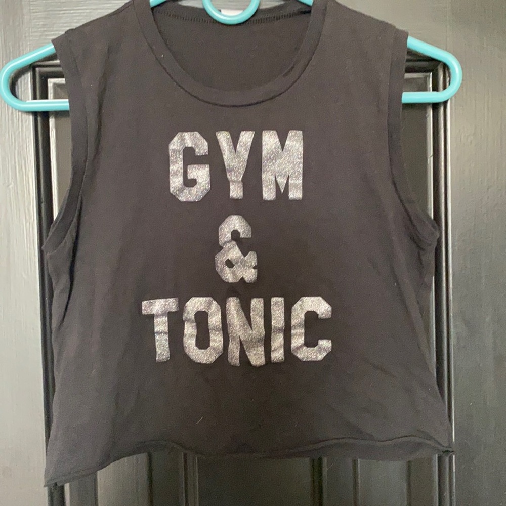cropped tee